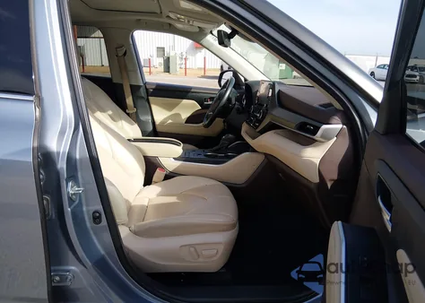 2022 Toyota Highlander Xle z USA, uszkodzony, nr VIN 5TDGZRAH4NS099181